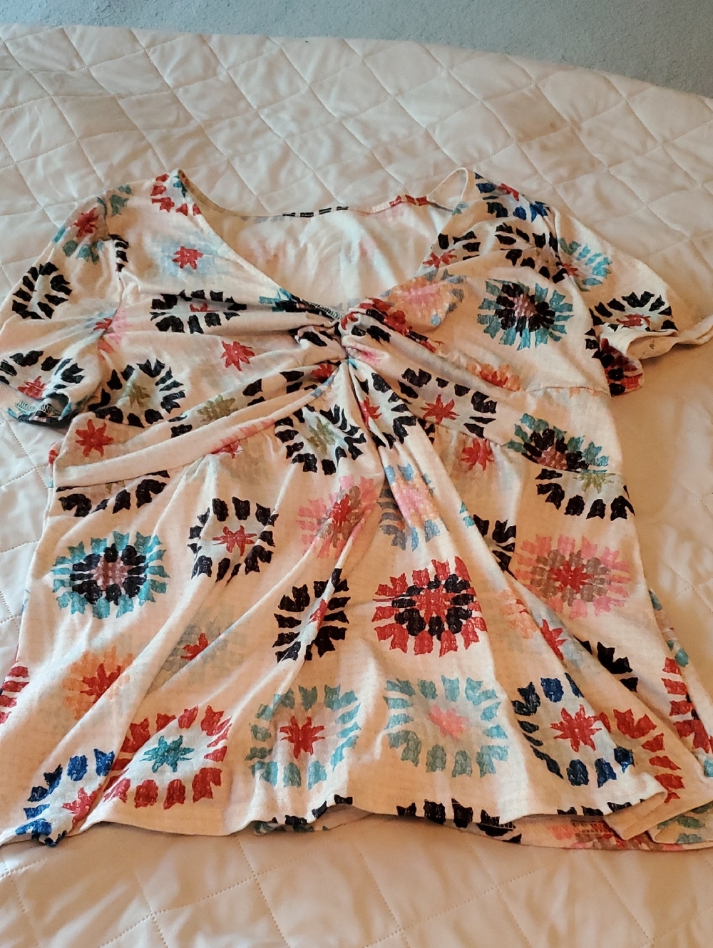 SHEIN Cream Twist-Front Floral Print Short Sleeve Top